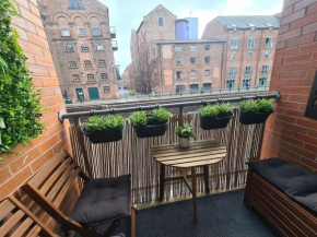 Stylish & recently refurbished Chester apartment - Up to 6